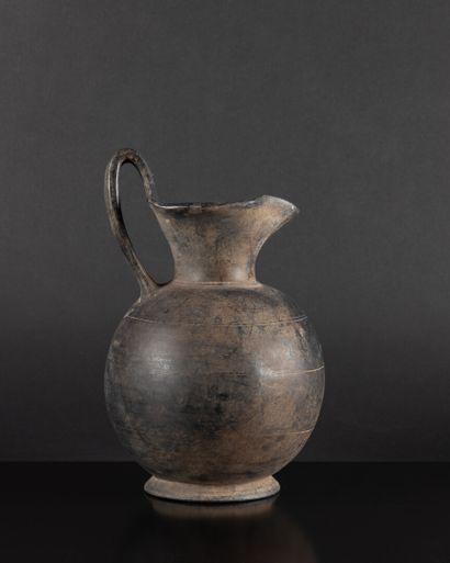 Enochoe with large pinched beak, trifid handle...