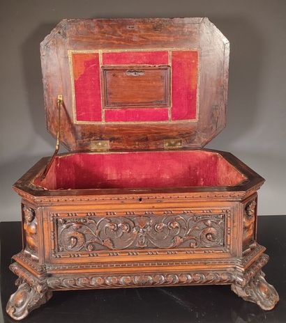 Important hexagonal box in carved wood decorated...