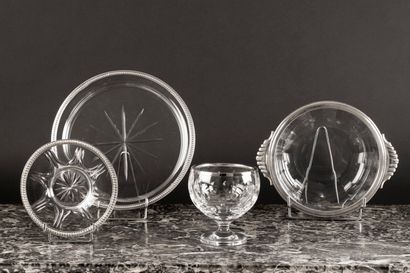 4 objets en cristal montés en argent: plateau...