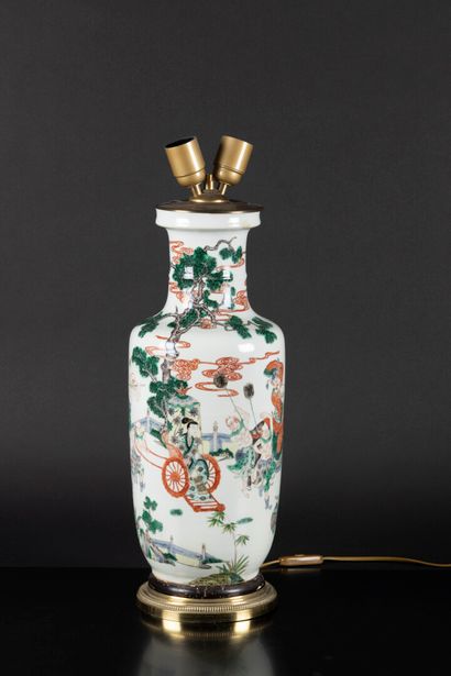 CHINE - Vers 1900
Important vase en porcelaine...
