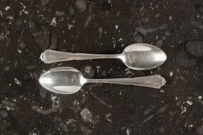 Série de 12 cuillers à moka en argent. Travail...