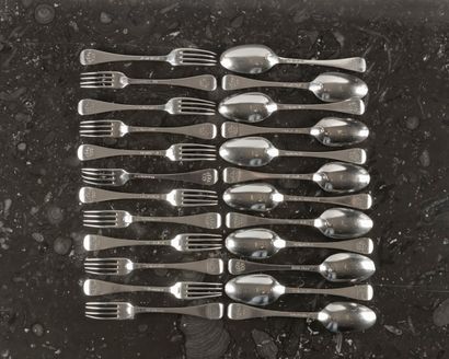 Série de 12 couverts en argent uni plat,...