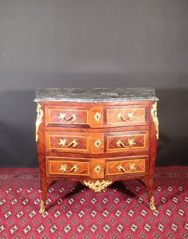 Small curved chest of drawers in rosewood...