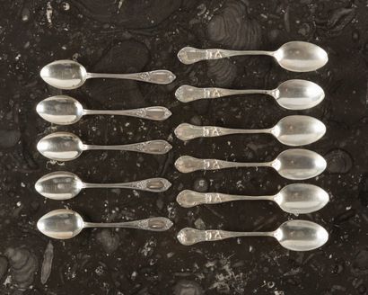Lot : 5 cuillers à moka en argent, modèle...