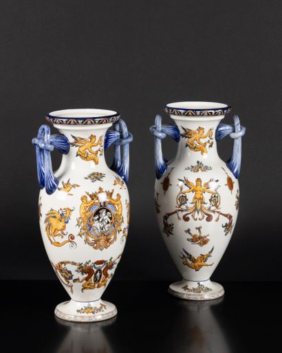 GIEN. Paire de vases à anses en faïence,...