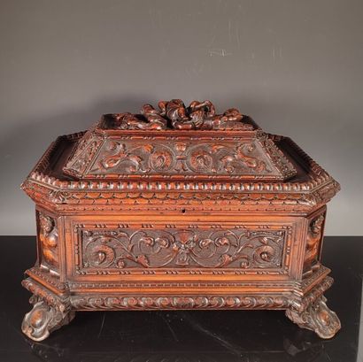 Important hexagonal box in carved wood decorated...