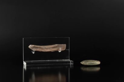 Lot including a polished axe with straight...