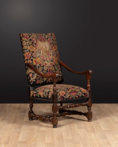 Fauteuil en bois naturel sculpté et tourné,...