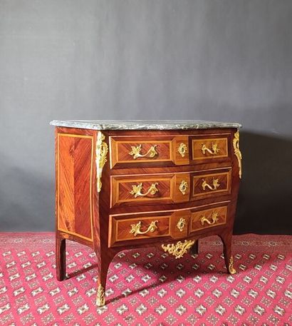 Small curved chest of drawers in rosewood...