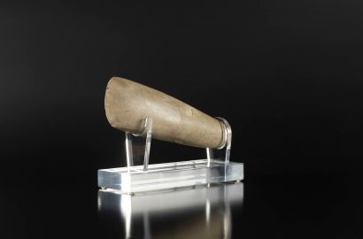 Polished axe with flattened heel
Grey stone....