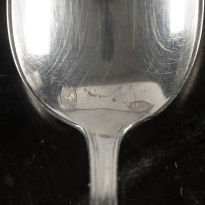 Série de 12 cuillers à moka en argent. Travail...