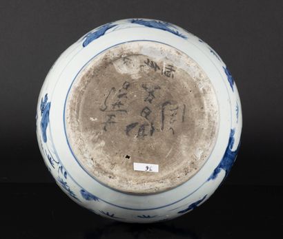 CHINE - Vers 1900
Vase de forme 'suantouping'...