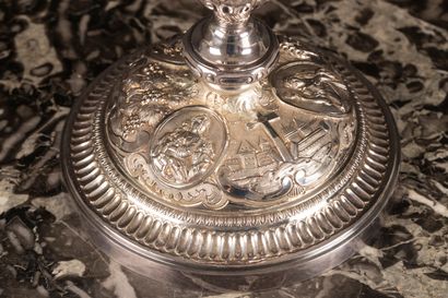 Calice en argent et vermeil, riche décor...