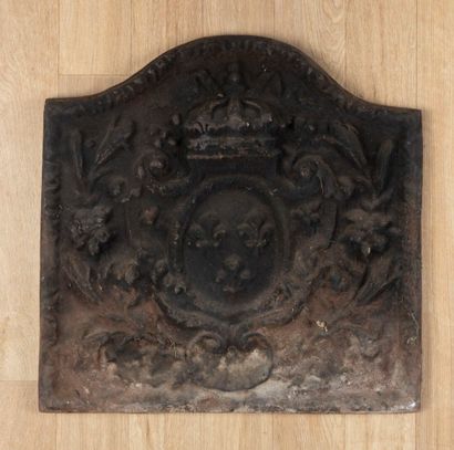 . Plaque de cheminée en fonte aux Armes de...