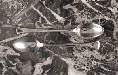 Ensemble en argent: paire de dessous de bouteille...
