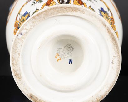 GIEN. Paire de vases à anses en faïence,...