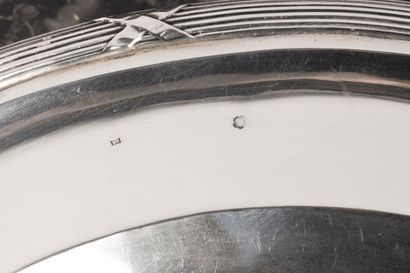 Deux grands plats ovales en argent, décor...