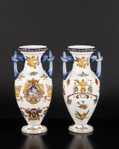 GIEN. Paire de vases à anses en faïence,...