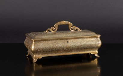 Coffret rectangulaire en bronze doré à décor...