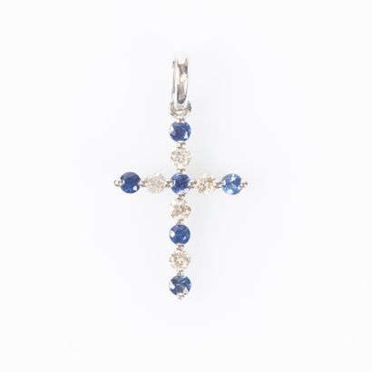 Croix en or blanc 750°/.(18K) 0g60 ornée...
