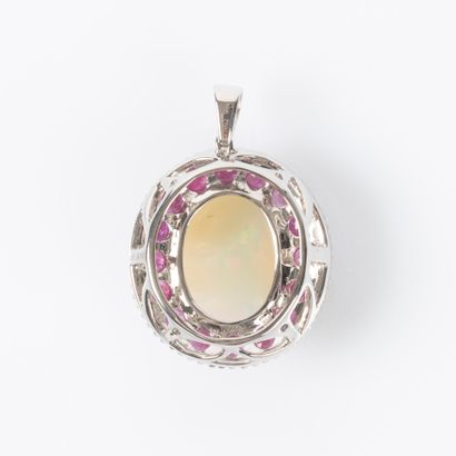 Pendentif en or blanc 750°/.(18K) 5g65 orné...