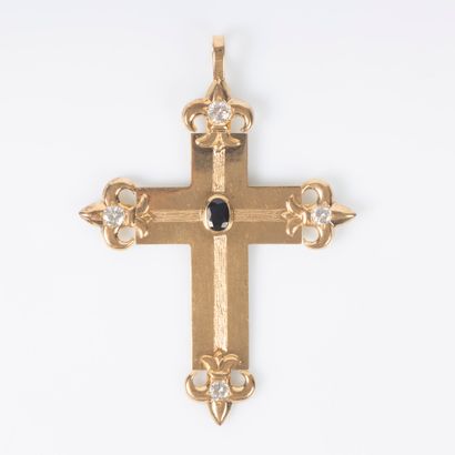 Importante croix en or jaune 18K 750 millièmes,...