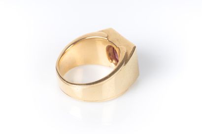Ring in yellow gold 18K 750 thousandth set...