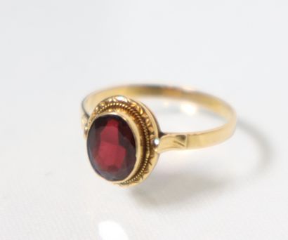 Yellow gold ring set with a garnet. 2.16...