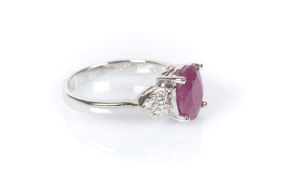 Ring in 750°/.(18K) white gold 3g65 set with...