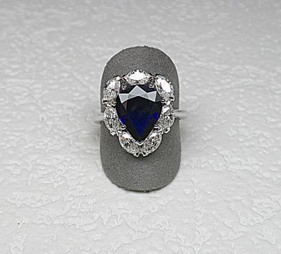 Bague joaillerie en or blanc à entourage...