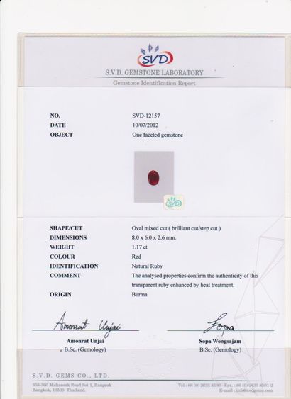 Bague jonc en or blanc sertie d'un rubis...