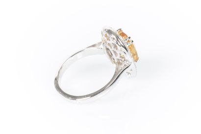 Bague en or blanc 750°/.(18K) 7g90 sertie...