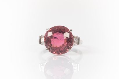 White gold ring set with a round tourmaline...