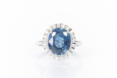 Bague en or blanc 750°/.(18K) 4g75 ornée...