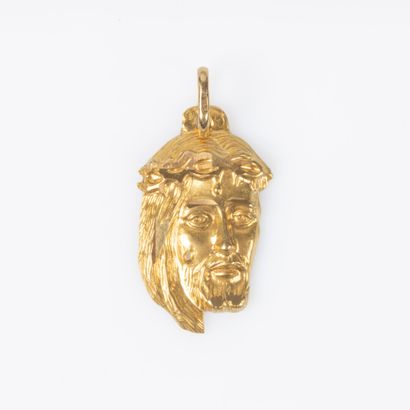 Pendentif en or jaune 18K 750 millièmes présentant...