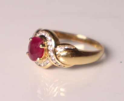 Yellow gold ring with a ruby and small diamonds...