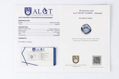 Saphir bleu sur papier. 0,79 carat. Cert...