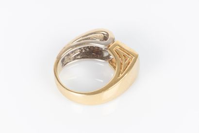 Bague de style Tank en or jaune et gris 18K...