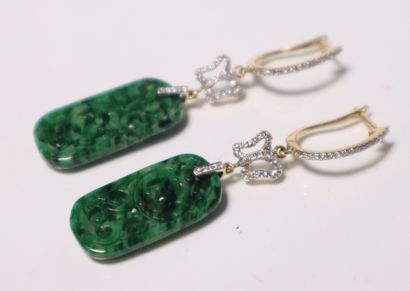 Paire de pendants d'oreilles en or jaune...