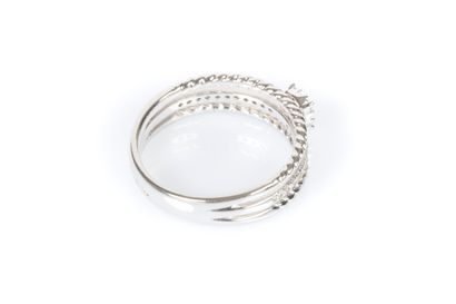 Bague en or blanc 750°/.(18K) 3g65 sertie...