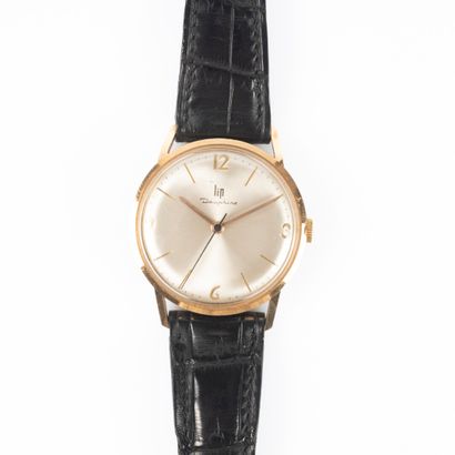 LIP. Montre homme boitier or jaune. Usures....