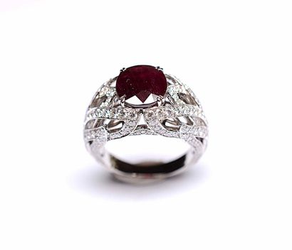 Bague joaillerie en or blanc centrée d'un...
