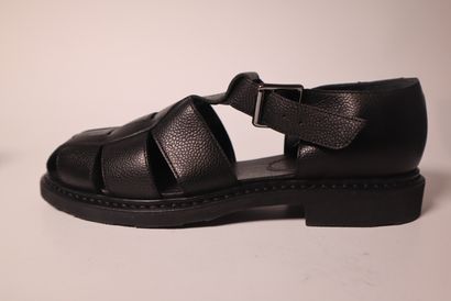 PARABOOT. Paire de sandales en cuir grainé...