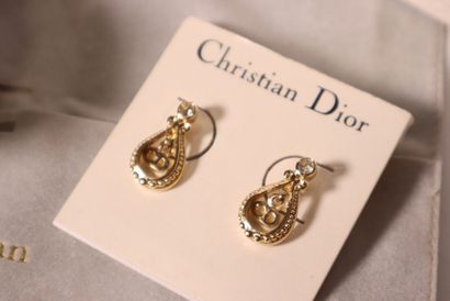 Christian DIOR. Paire de boucles d'oreilles...