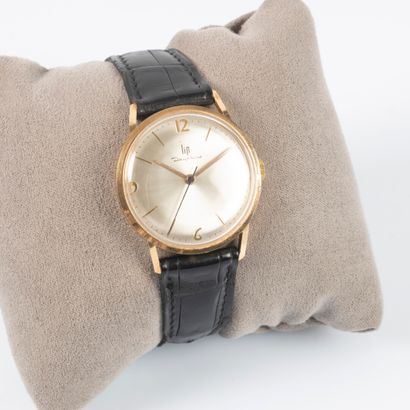 LIP. Montre homme boitier or jaune. Usures....