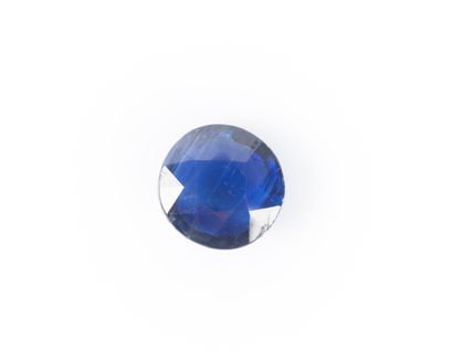 Cyanite taille rond pesant 4.34 carats. Dimensions...
