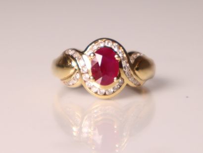 Yellow gold ring with a ruby and small diamonds...