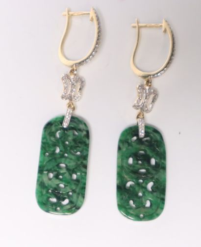 Paire de pendants d'oreilles en or jaune...