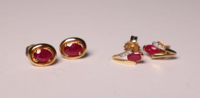 2 pairs of yellow gold earrings with small...