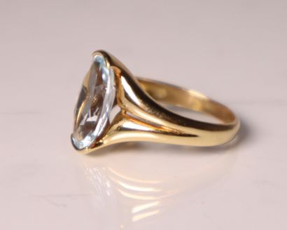 Yellow gold ring with an aquamarine. TDD...
